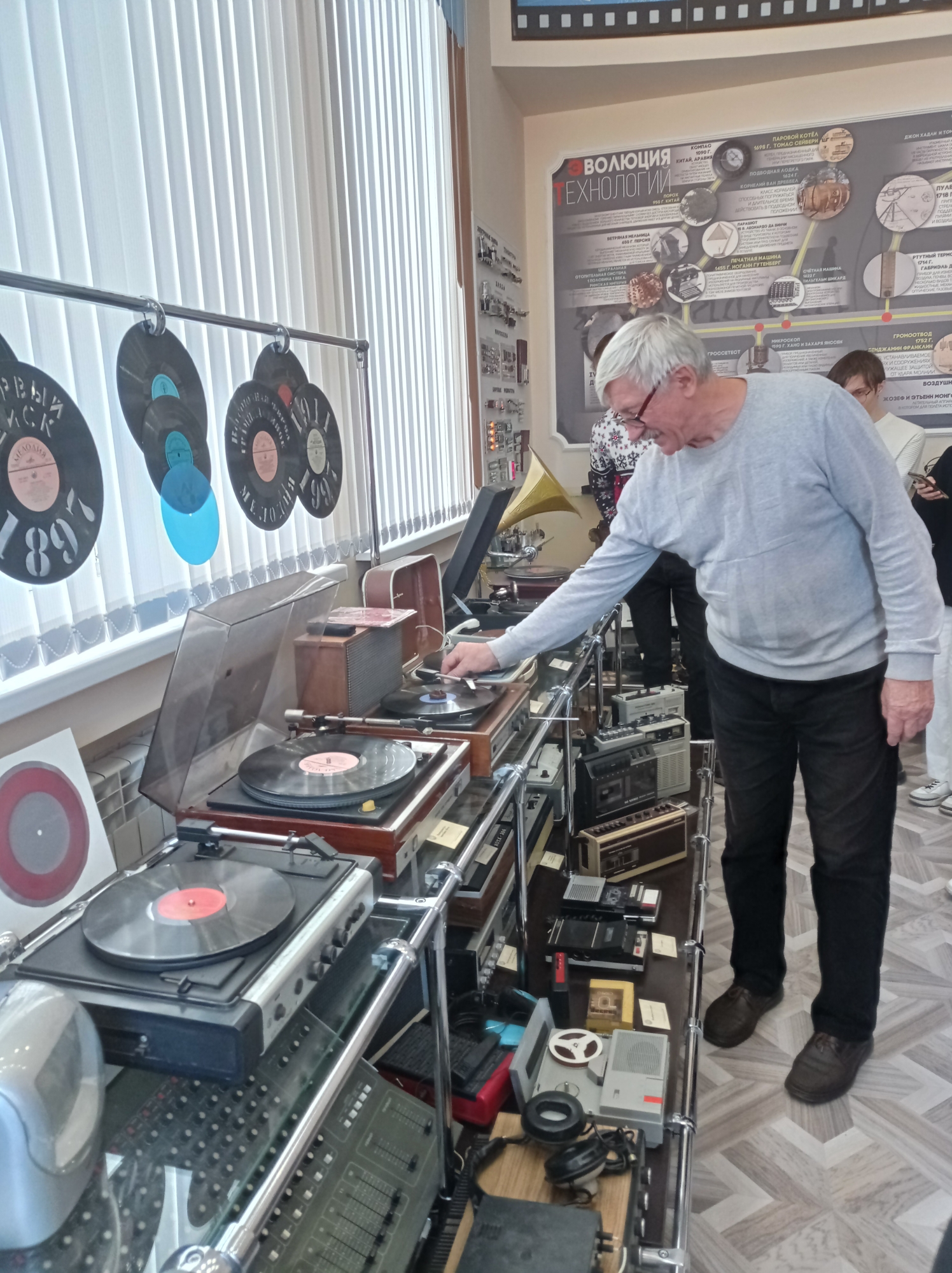 Студенты гр. 21ФПИ1 посетили экспозицию музея техники